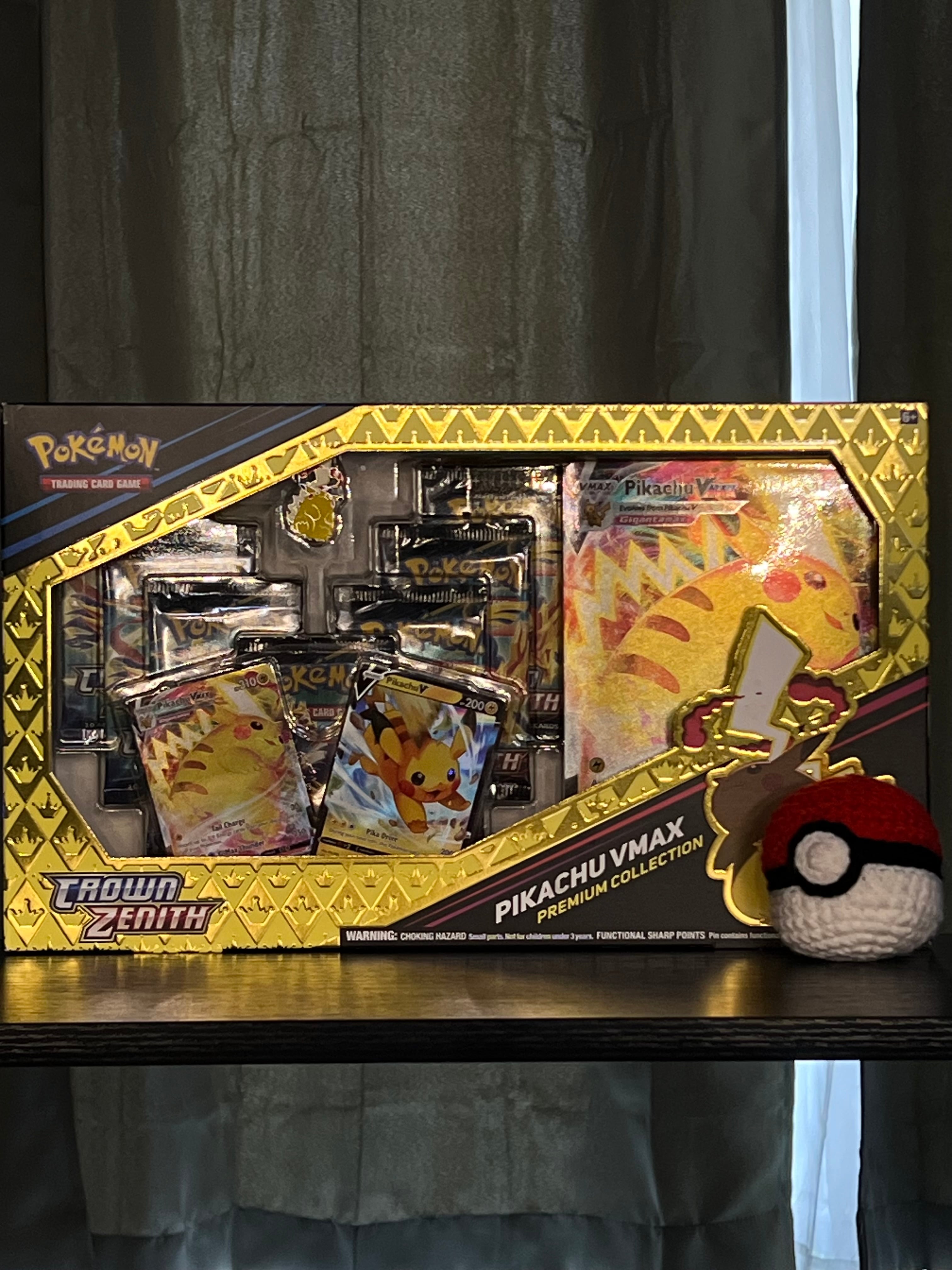 Pikachu VMAX Box